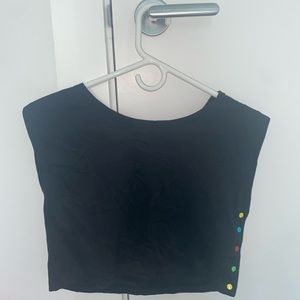 Cropped Muscle-Tee with Colored Buttons